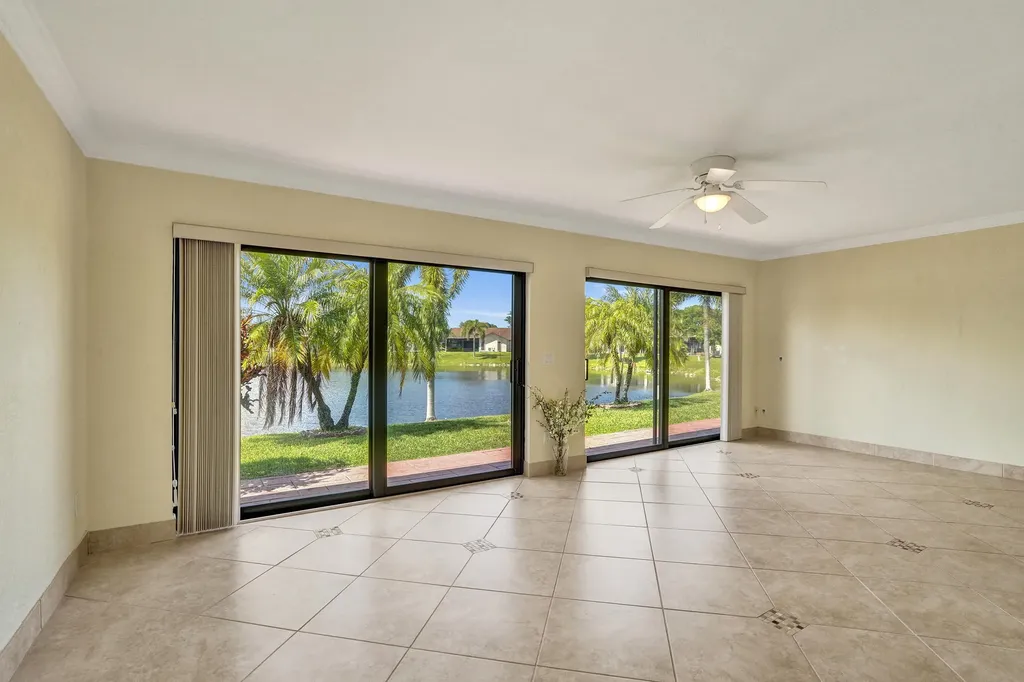 2105 SW 17th Circle Deerfield Beach FL 33442