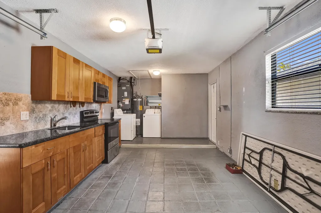 2105 SW 17th Circle Deerfield Beach FL 33442