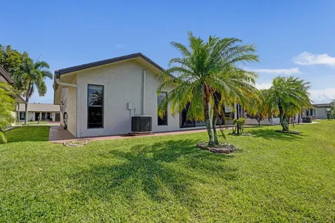2105 SW 17th Circle Deerfield Beach FL 33442
