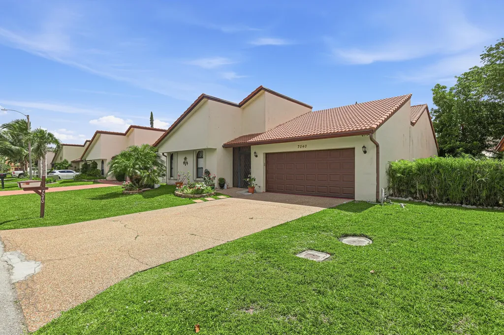 7040 Golf Pointe Circle Tamarac FL 33321