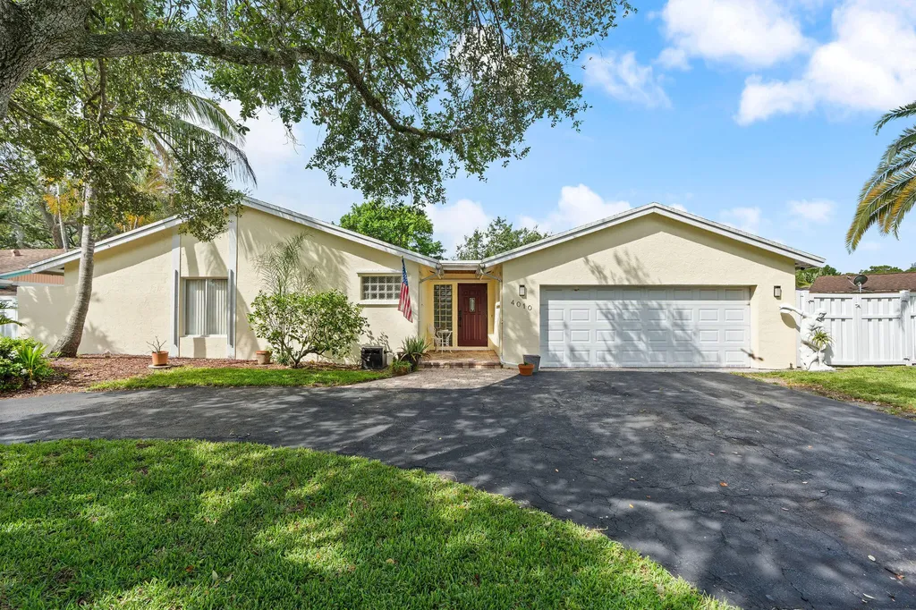 4010 W Sailboat Drive Cooper City FL 33026