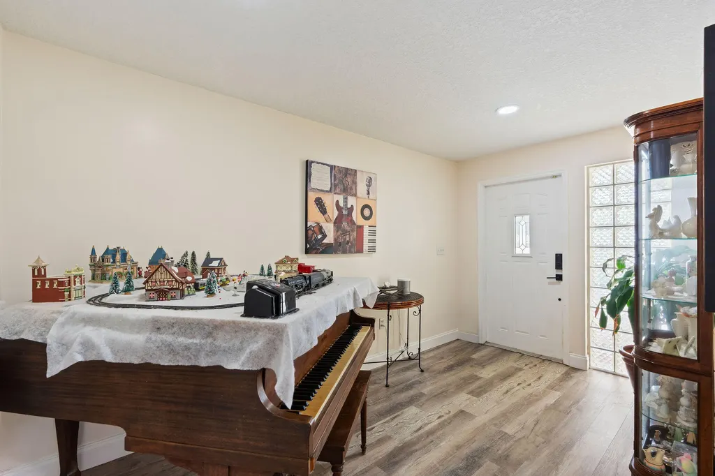 4010 W Sailboat Drive Cooper City FL 33026