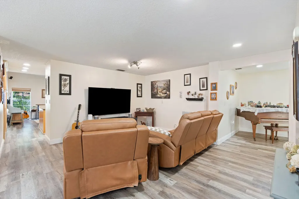 4010 W Sailboat Drive Cooper City FL 33026