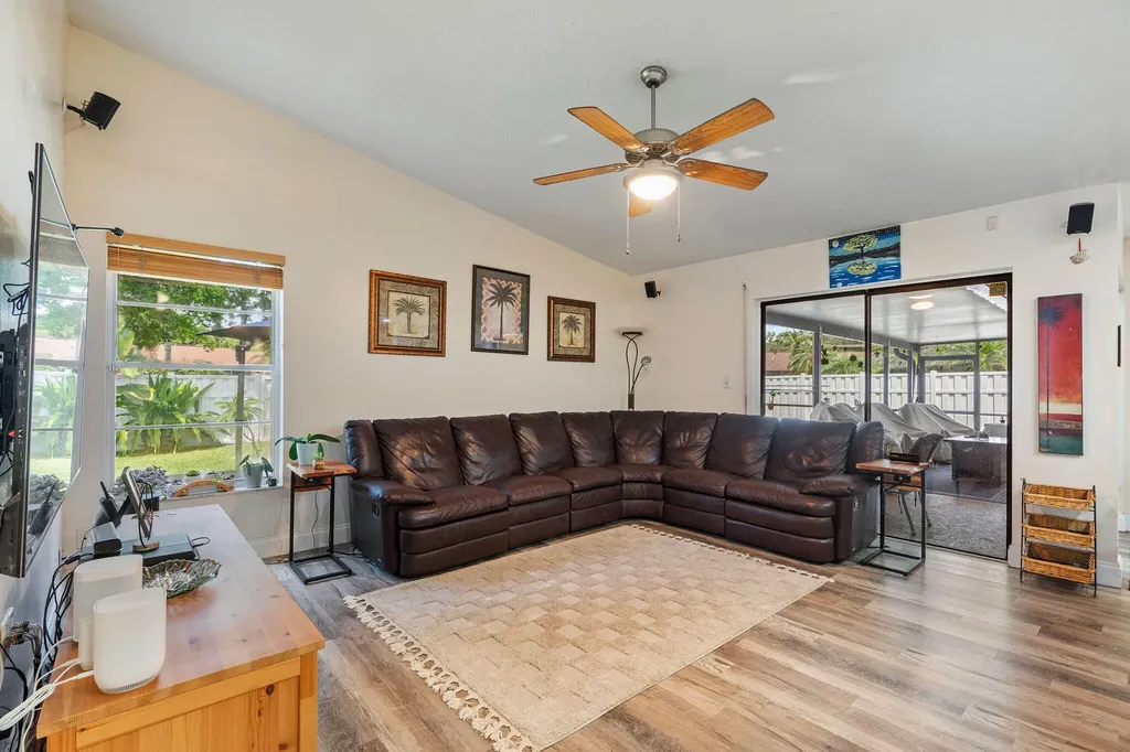 4010 W Sailboat Drive Cooper City FL 33026