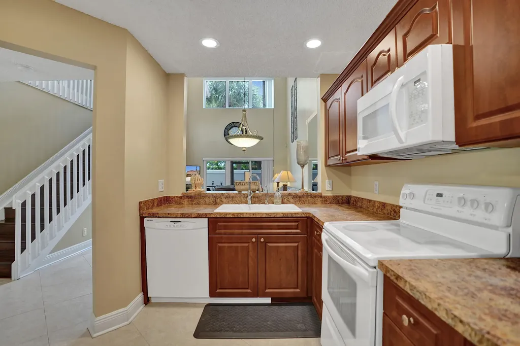 10474 Mateo Court Boca Raton FL 33498