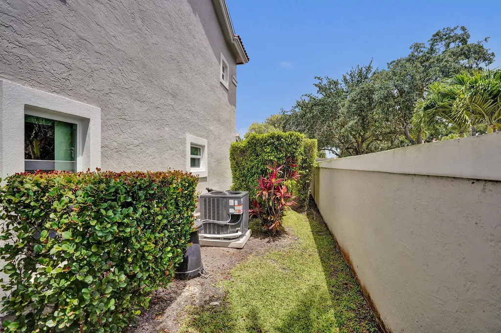 10474 Mateo Court Boca Raton FL 33498