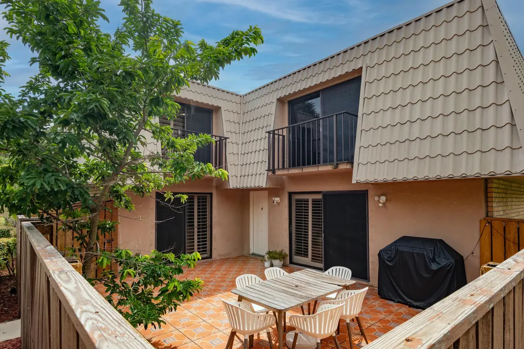 5821 58th Way West Palm Beach FL 33409