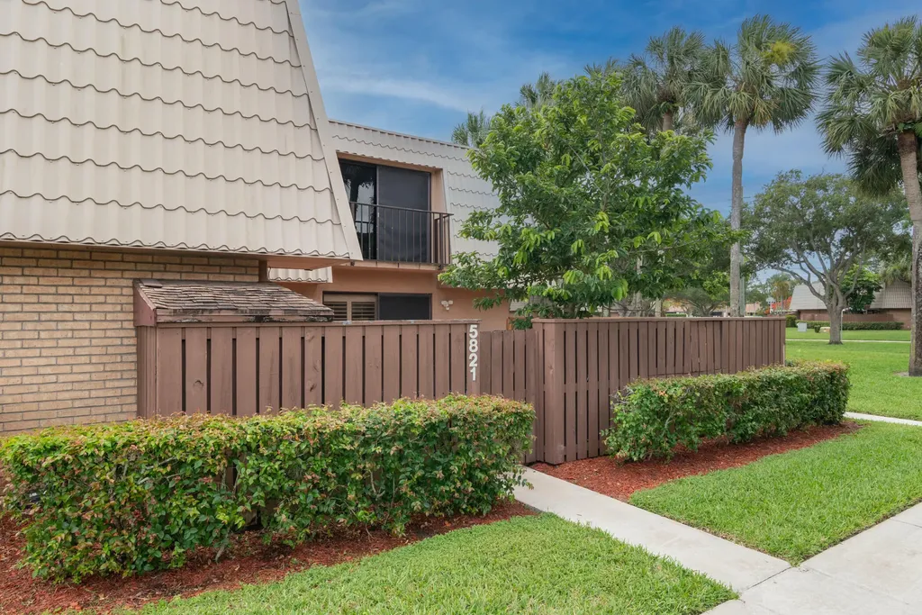 5821 58th Way West Palm Beach FL 33409