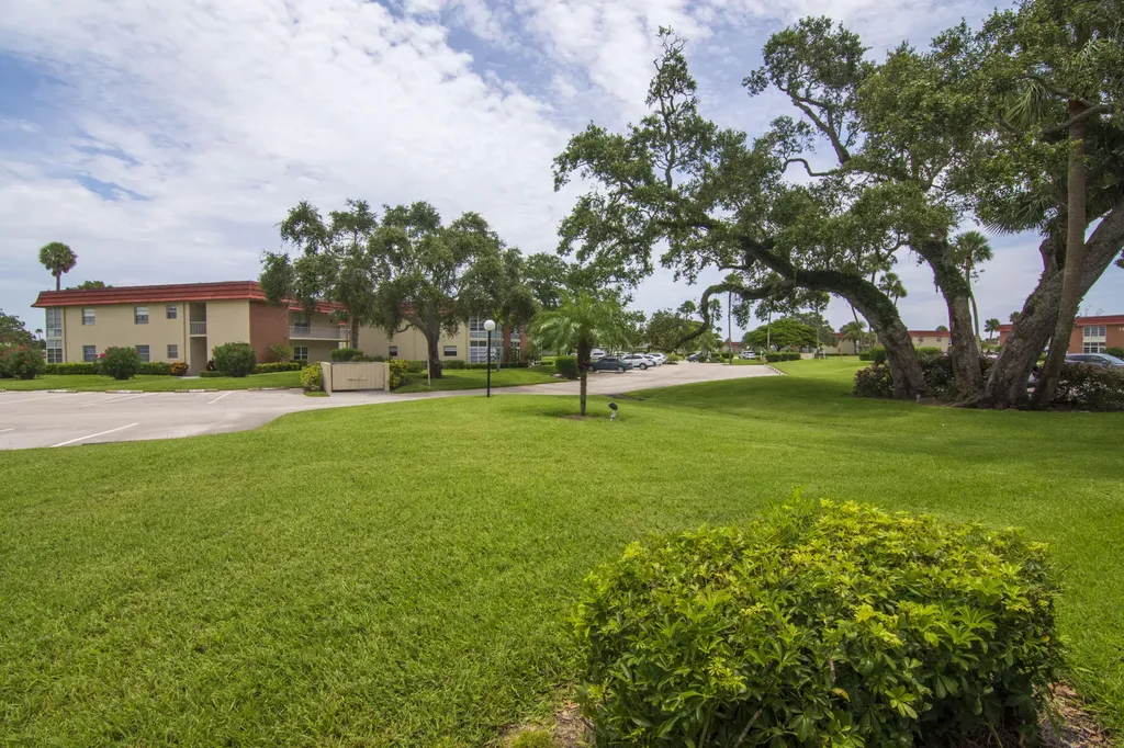 61 Woodland Drive Vero Beach FL 32962
