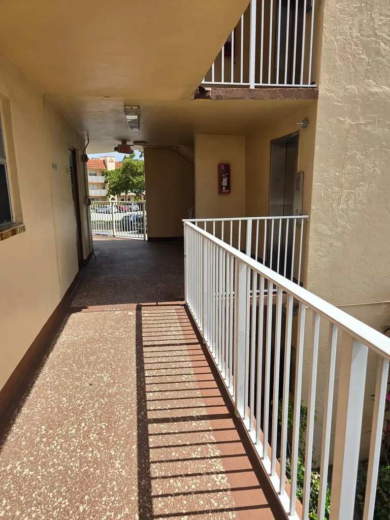 2881 N Pine Island Road Sunrise FL 33322