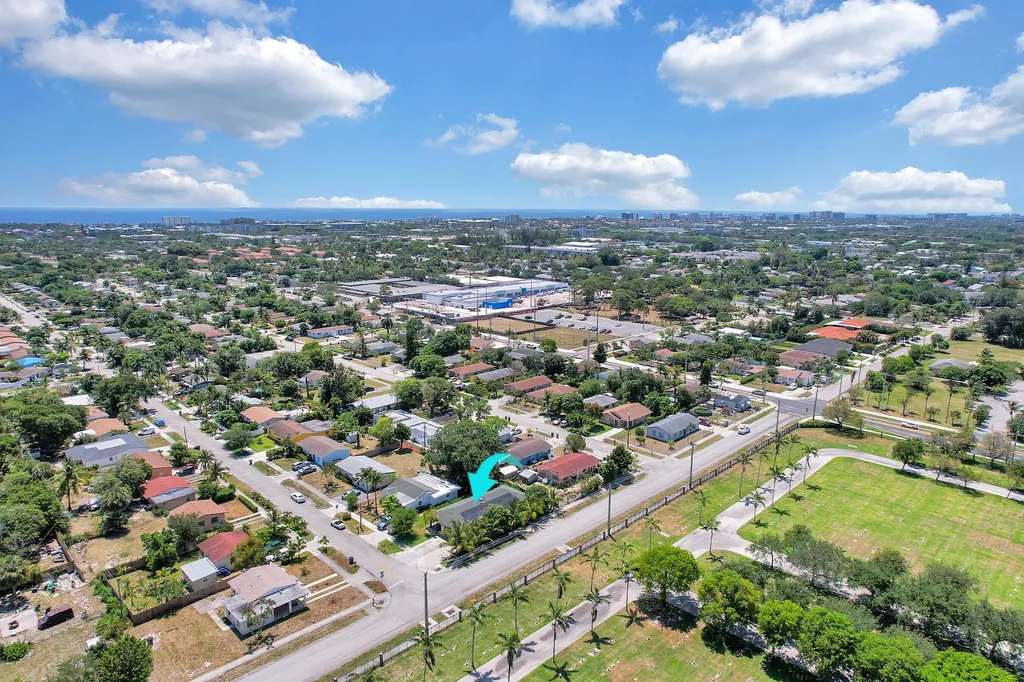 724 SW 9th Street Delray Beach FL 33444
