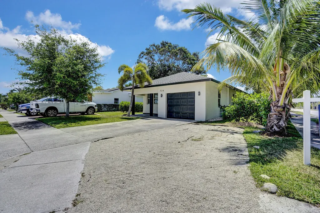724 SW 9th Street Delray Beach FL 33444