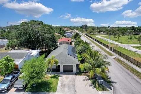 724 SW 9th Street Delray Beach FL 33444