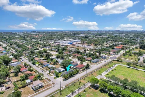 724 SW 9th Street Delray Beach FL 33444