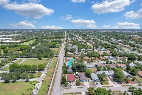 724 SW 9th Street Delray Beach FL 33444