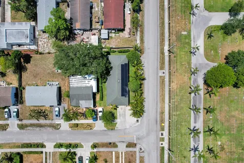 724 SW 9th Street Delray Beach FL 33444