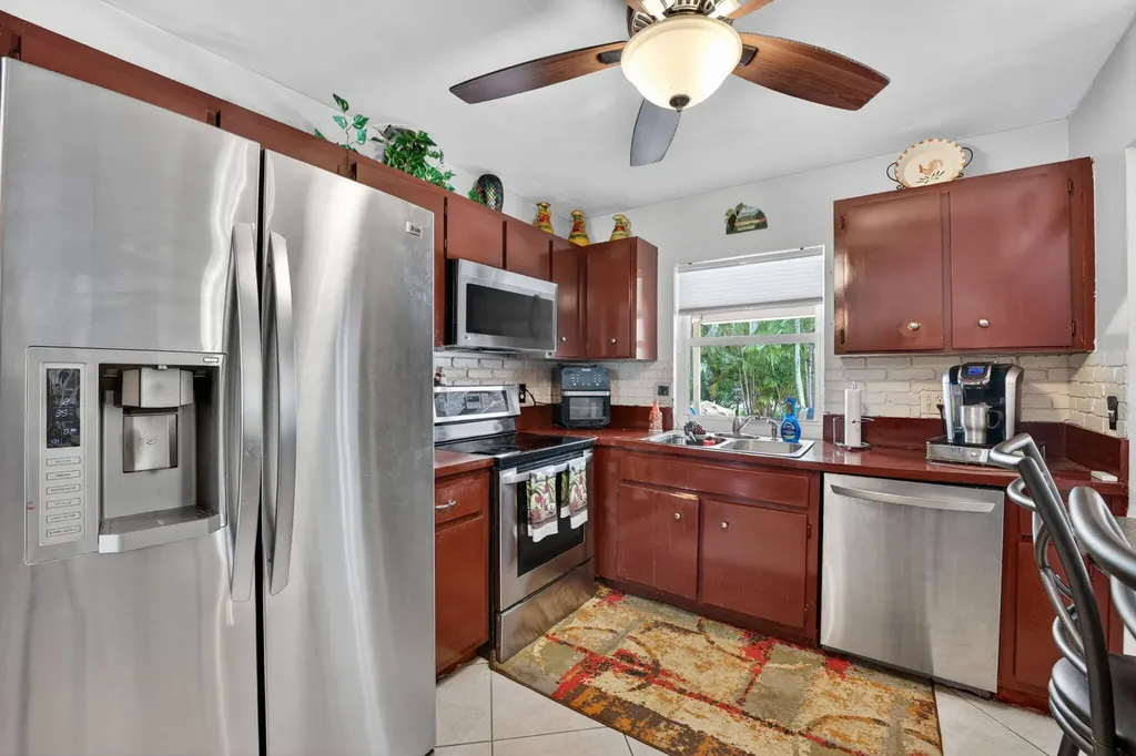 9621 NW 28th Place Coral Springs FL 33065