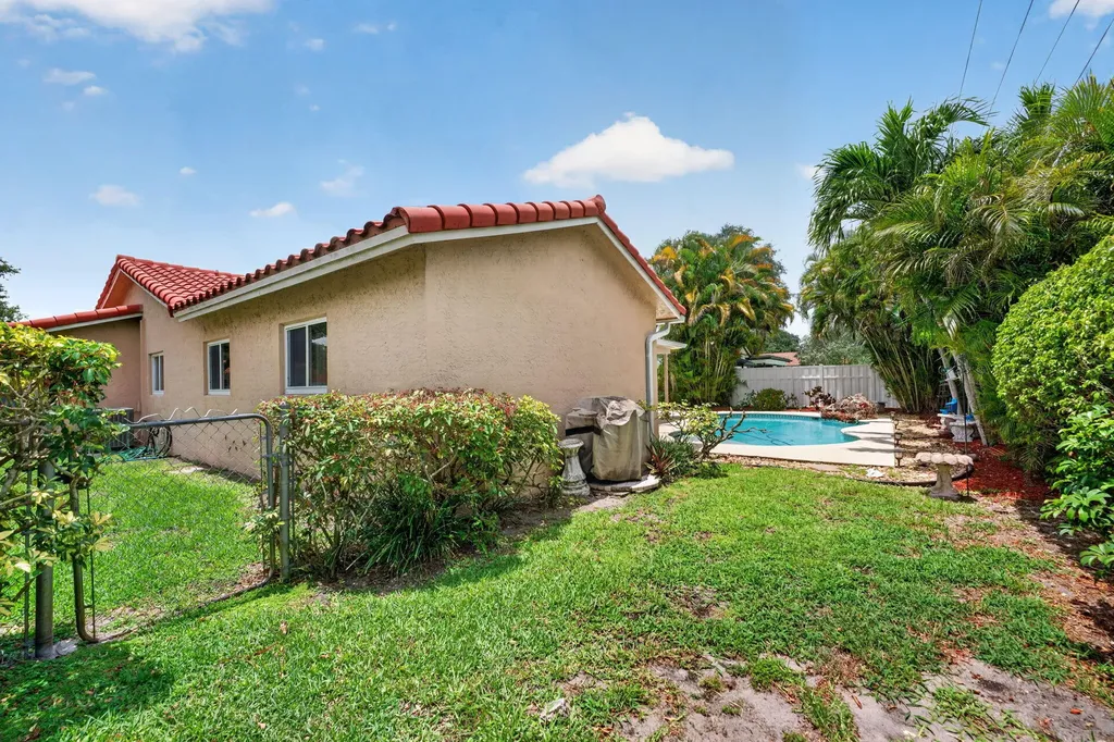9621 NW 28th Place Coral Springs FL 33065