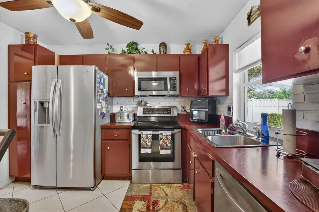 9621 NW 28th Place Coral Springs FL 33065