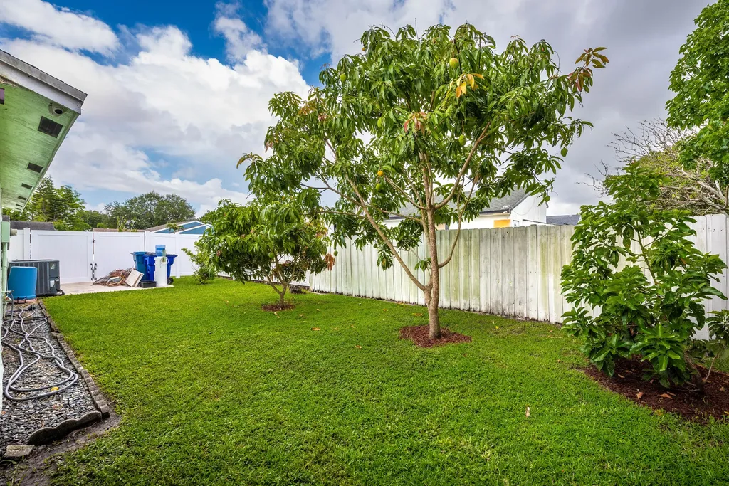10117 Mikado Lane Royal Palm Beach FL 33411