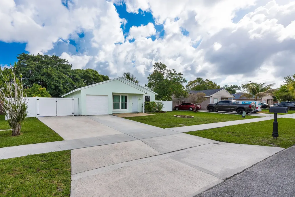 10117 Mikado Lane Royal Palm Beach FL 33411