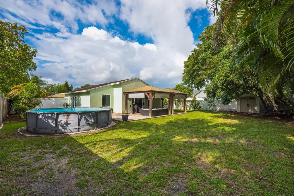 10117 Mikado Lane Royal Palm Beach FL 33411