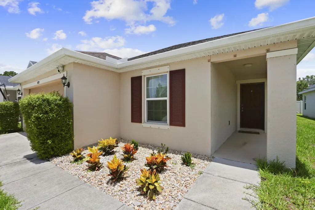 5870 NW Pine Trail Circle Port St Lucie FL 34983