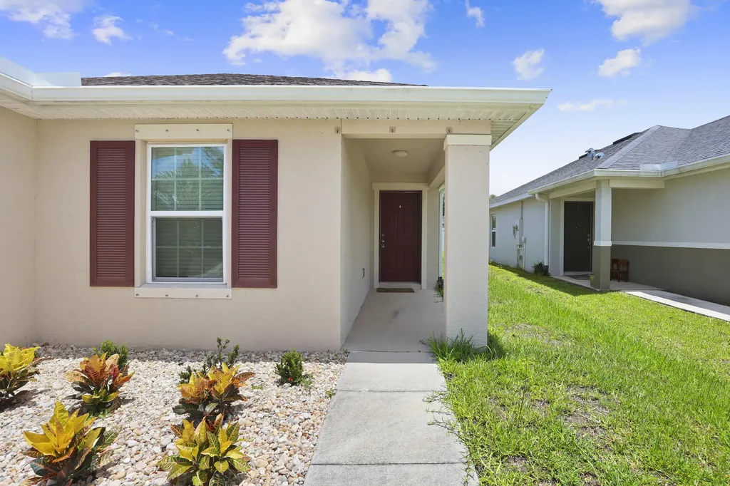 5870 NW Pine Trail Circle Port St Lucie FL 34983