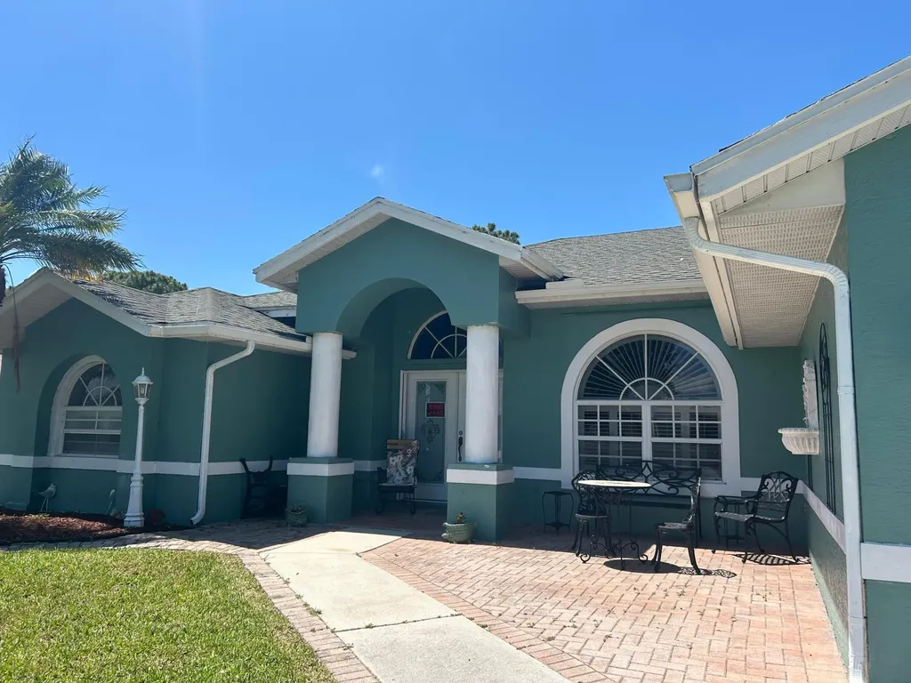 2301 SE Mariola Avenue SE Port St Lucie FL 34952