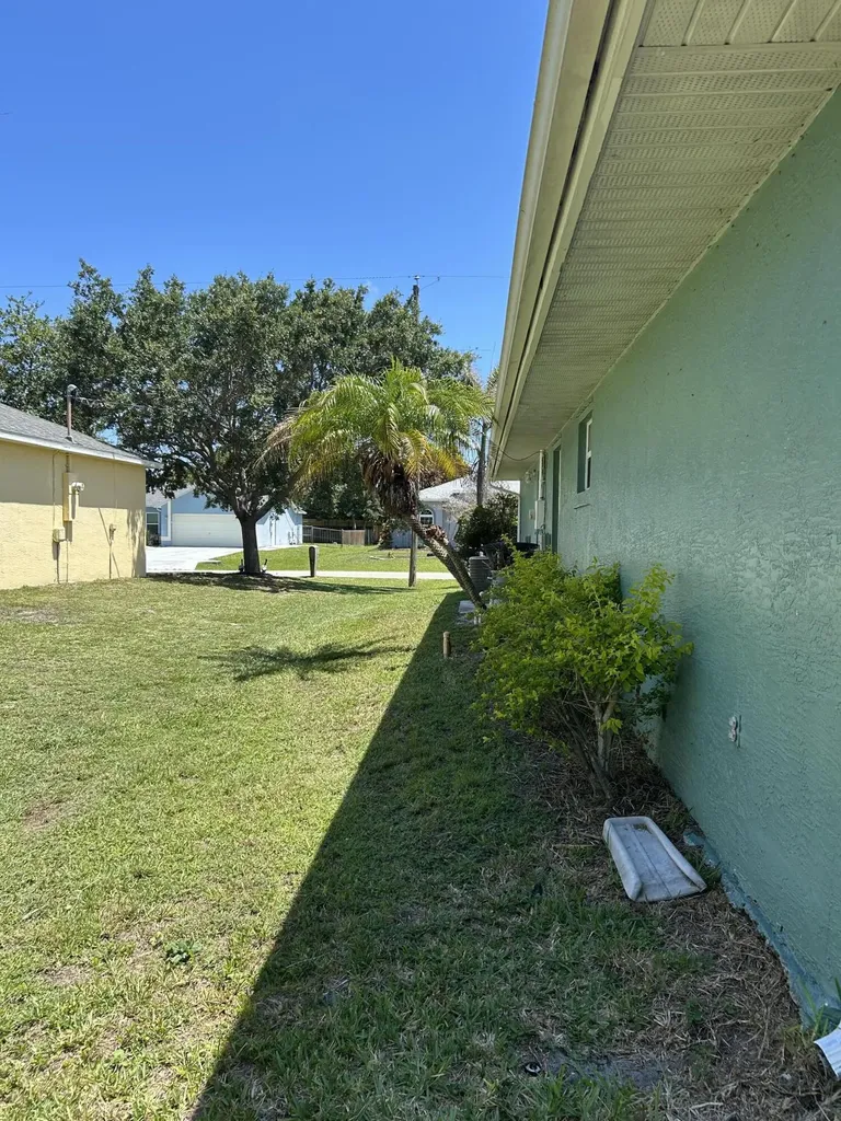 2301 SE Mariola Avenue SE Port St Lucie FL 34952