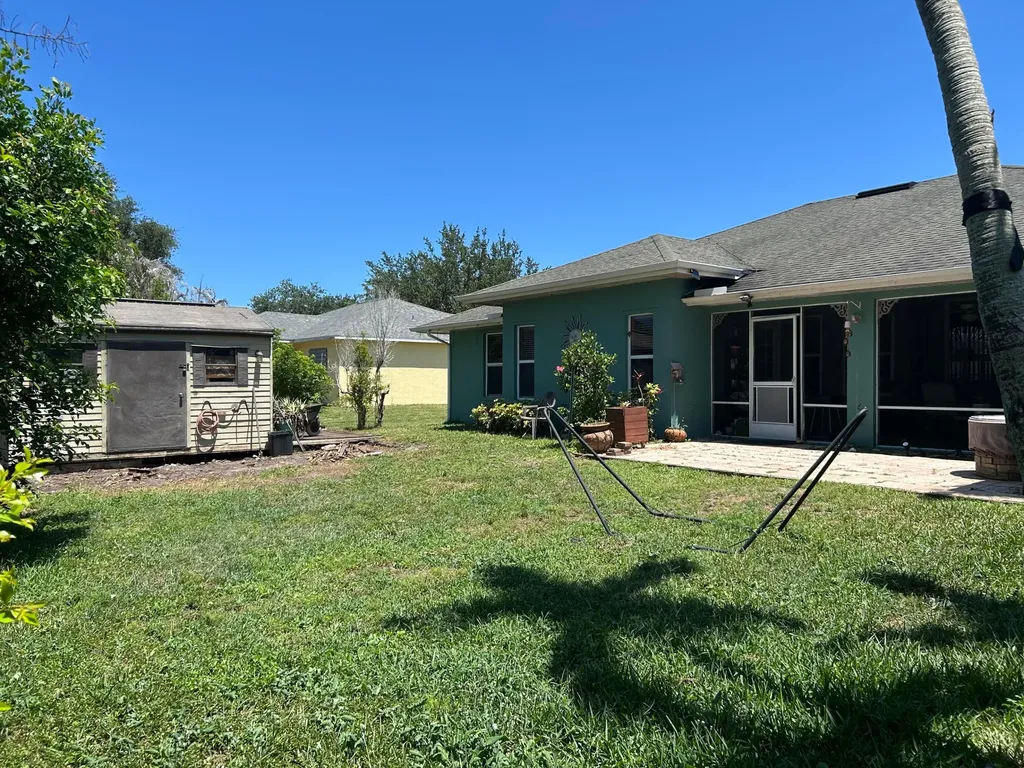 2301 SE Mariola Avenue SE Port St Lucie FL 34952