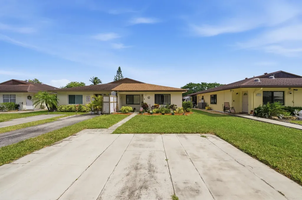 10222 Pine Drive Boynton Beach FL 33437