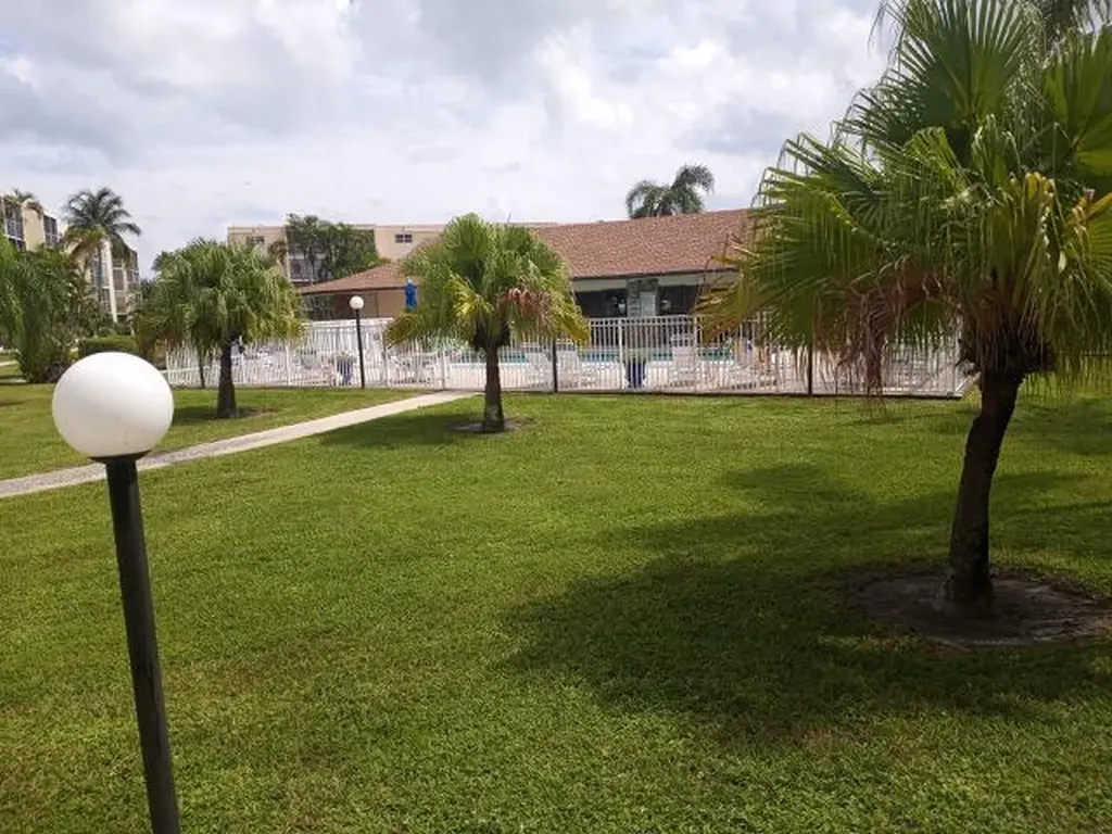 1025 SE 4th Avenue Dania Beach FL 33004
