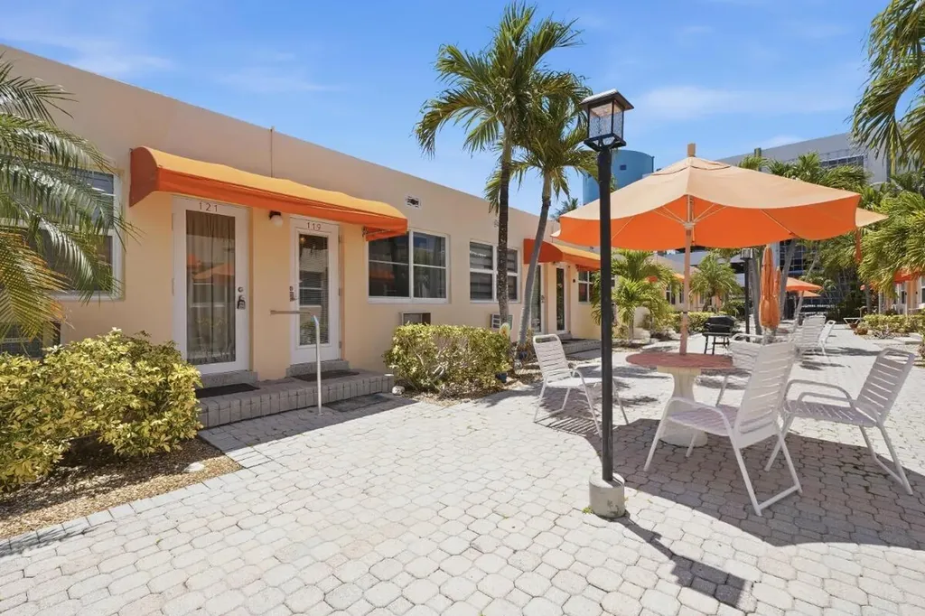330 Arthur Street Hollywood FL 33019