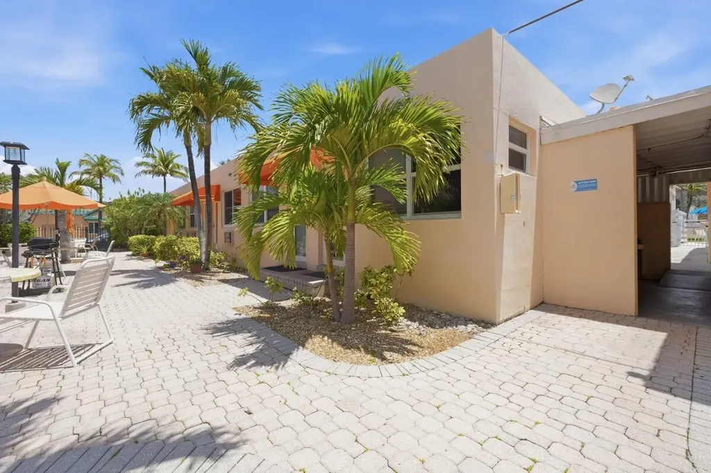 330 Arthur Street Hollywood FL 33019