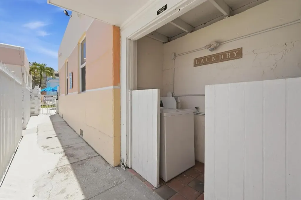 330 Arthur Street Hollywood FL 33019