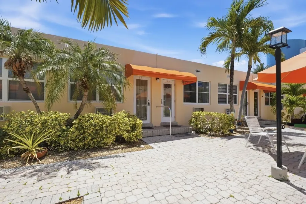 330 Arthur Street Hollywood FL 33019