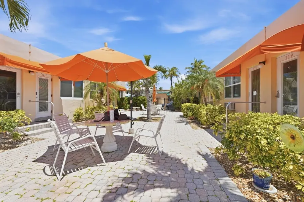 330 Arthur Street Hollywood FL 33019