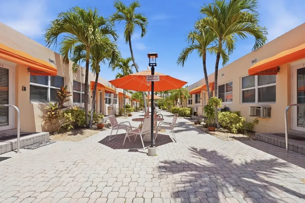 330 Arthur Street Hollywood FL 33019