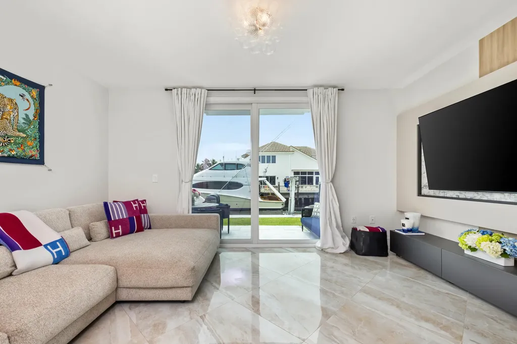 966 Jeffery Street Boca Raton FL 33487