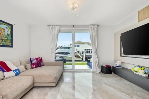 966 Jeffery Street Boca Raton FL 33487