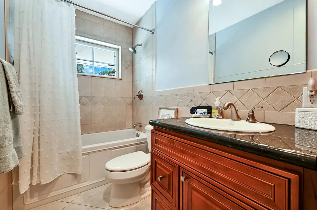 904 SE 12th Street Deerfield Beach FL 33441