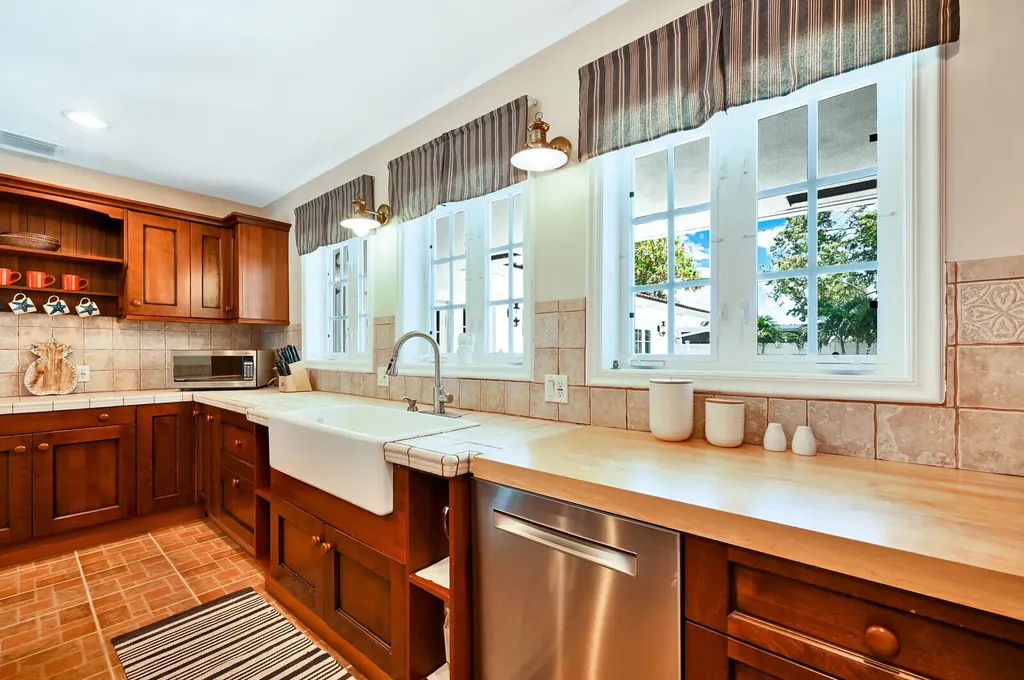 904 SE 12th Street Deerfield Beach FL 33441