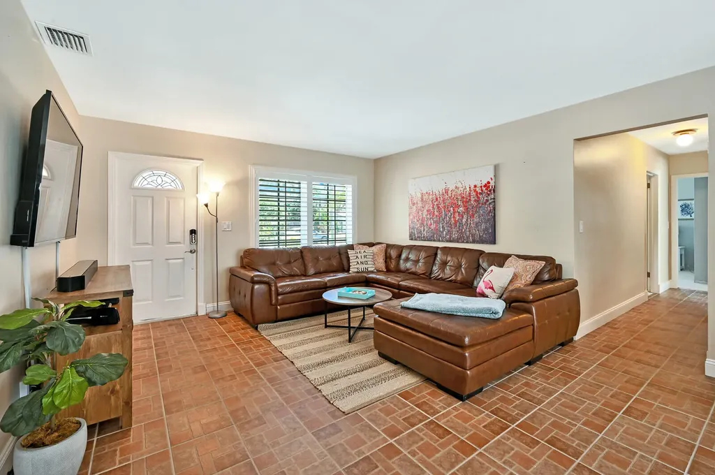 904 SE 12th Street Deerfield Beach FL 33441