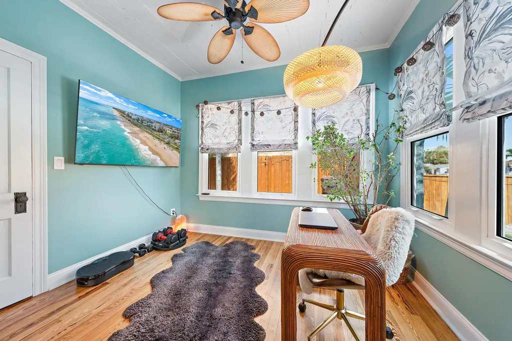 823 Selkirk Street S West Palm Beach FL 33405