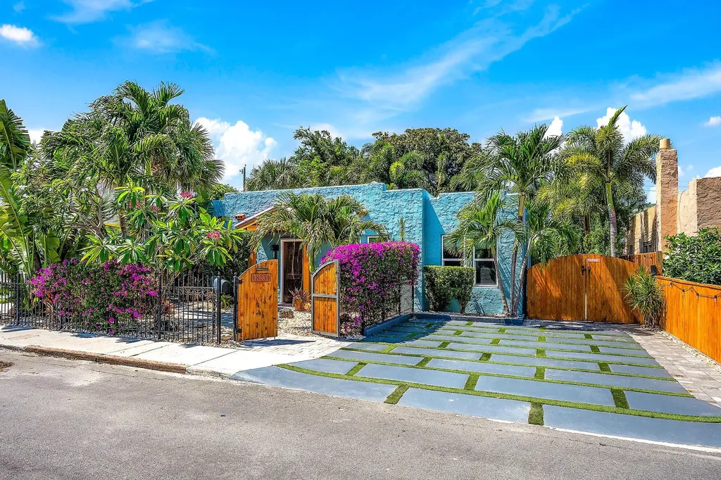 823 Selkirk Street S West Palm Beach FL 33405