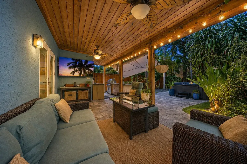 823 Selkirk Street S West Palm Beach FL 33405