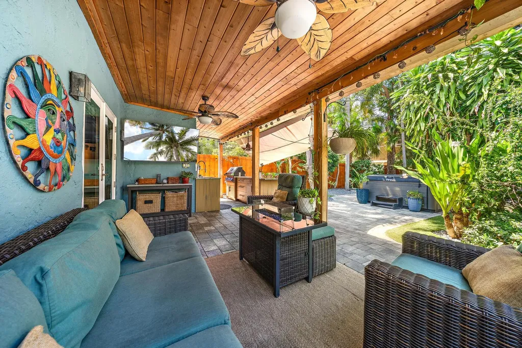 823 Selkirk Street S West Palm Beach FL 33405