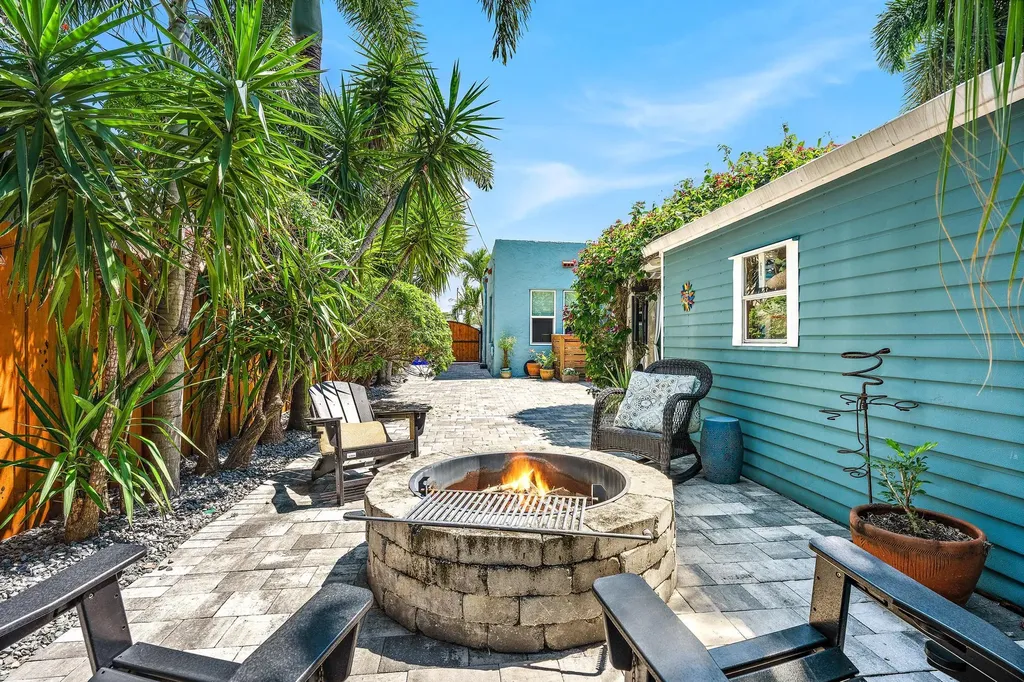 823 Selkirk Street S West Palm Beach FL 33405