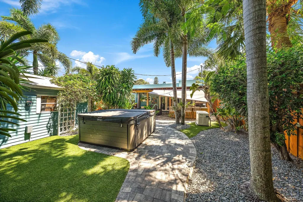 823 Selkirk Street S West Palm Beach FL 33405
